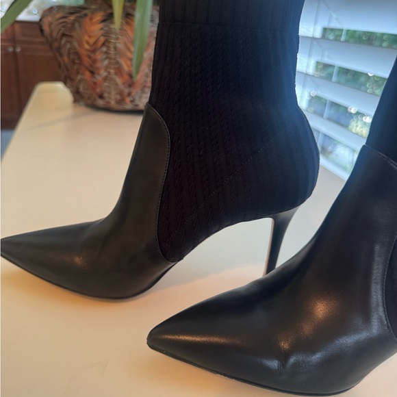 Gianvito Rossi Black Women's Ankle Booties - Picture 8 of 12